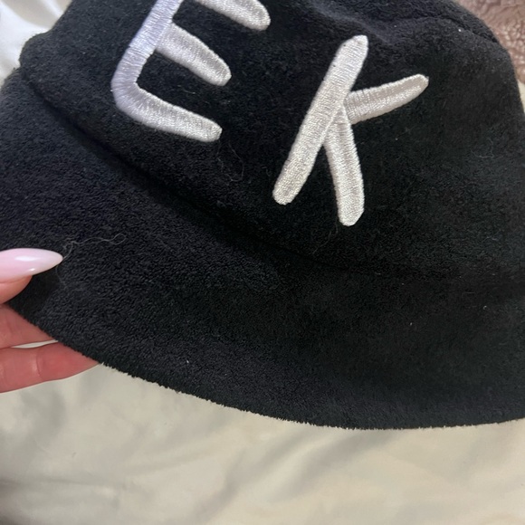 Eugenia Kim Black Hat with White Label - Picture 1 of 4